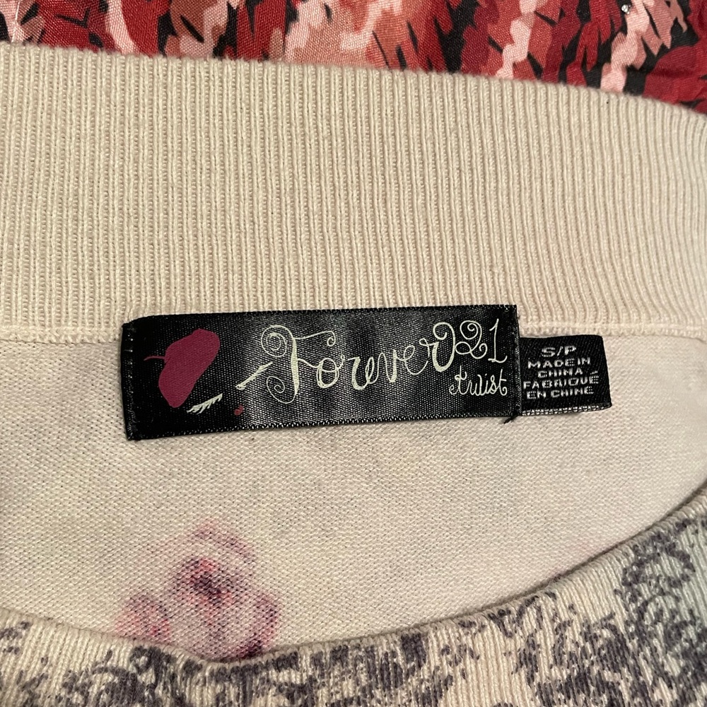 Forever 21 Roses Cropped Sweater! 🌹 - Picture 7 of 8